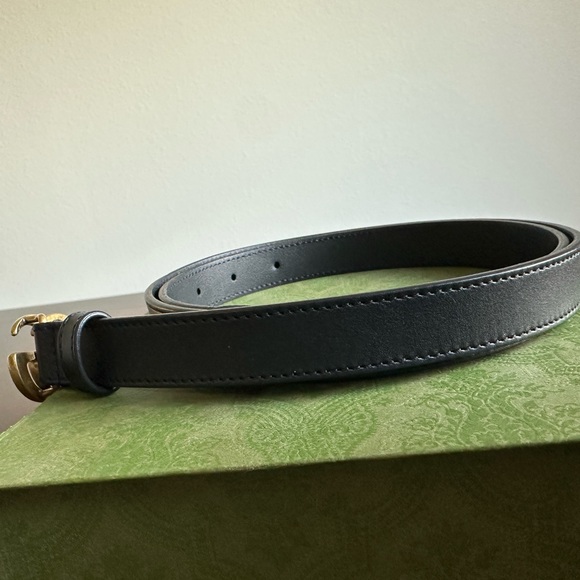 GUCCI LEATHER BELT WITH DOUBLE G BUCKLE (AUTHENTIC) - Picture 4 of 7